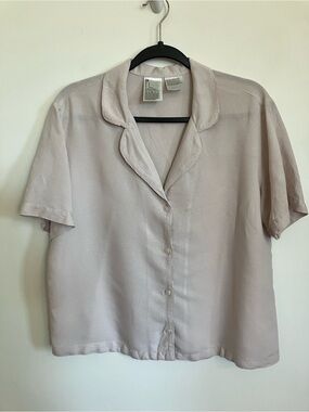H&M Short-Sleeve Button-Down Top in Light Blush Pink
